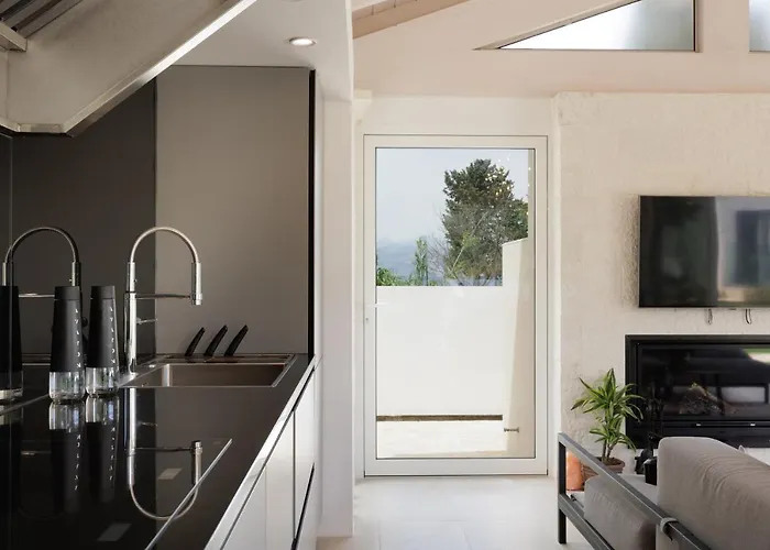 Willa Maria Rose Kassiopi